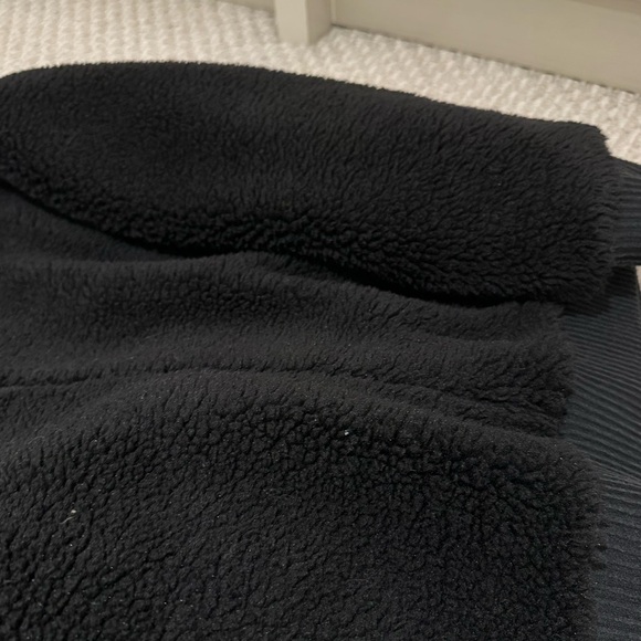 Alo Sherpa Oversized
Black Jacket
Xsmall - Picture 3 of 5